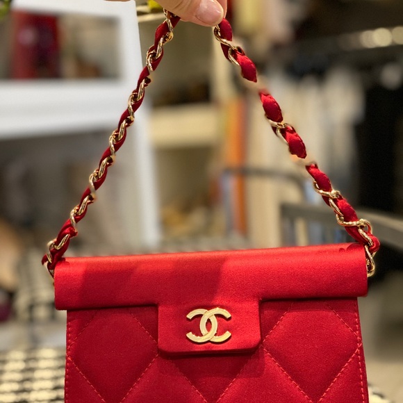 SOLD ‼️ Chanel Red Satin Clutch Purse - Picture 4 of 4